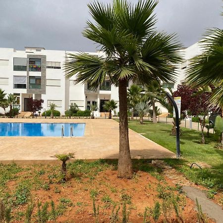 Lovely 4-Bedroom Condo With Pool Rabat Bagian luar foto