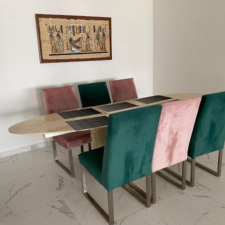 Lovely 4-Bedroom Condo With Pool Rabat Bagian luar foto