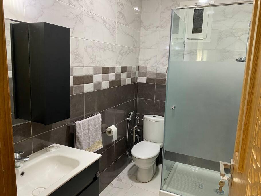 Lovely 4-Bedroom Condo With Pool Rabat Bagian luar foto