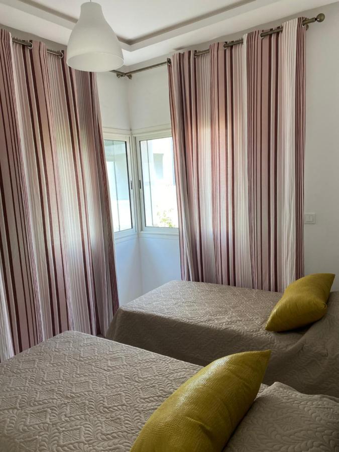 Lovely 4-Bedroom Condo With Pool Rabat Bagian luar foto