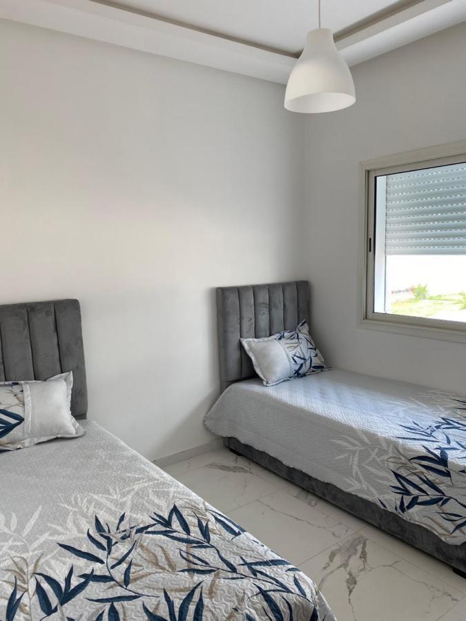 Lovely 4-Bedroom Condo With Pool Rabat Bagian luar foto