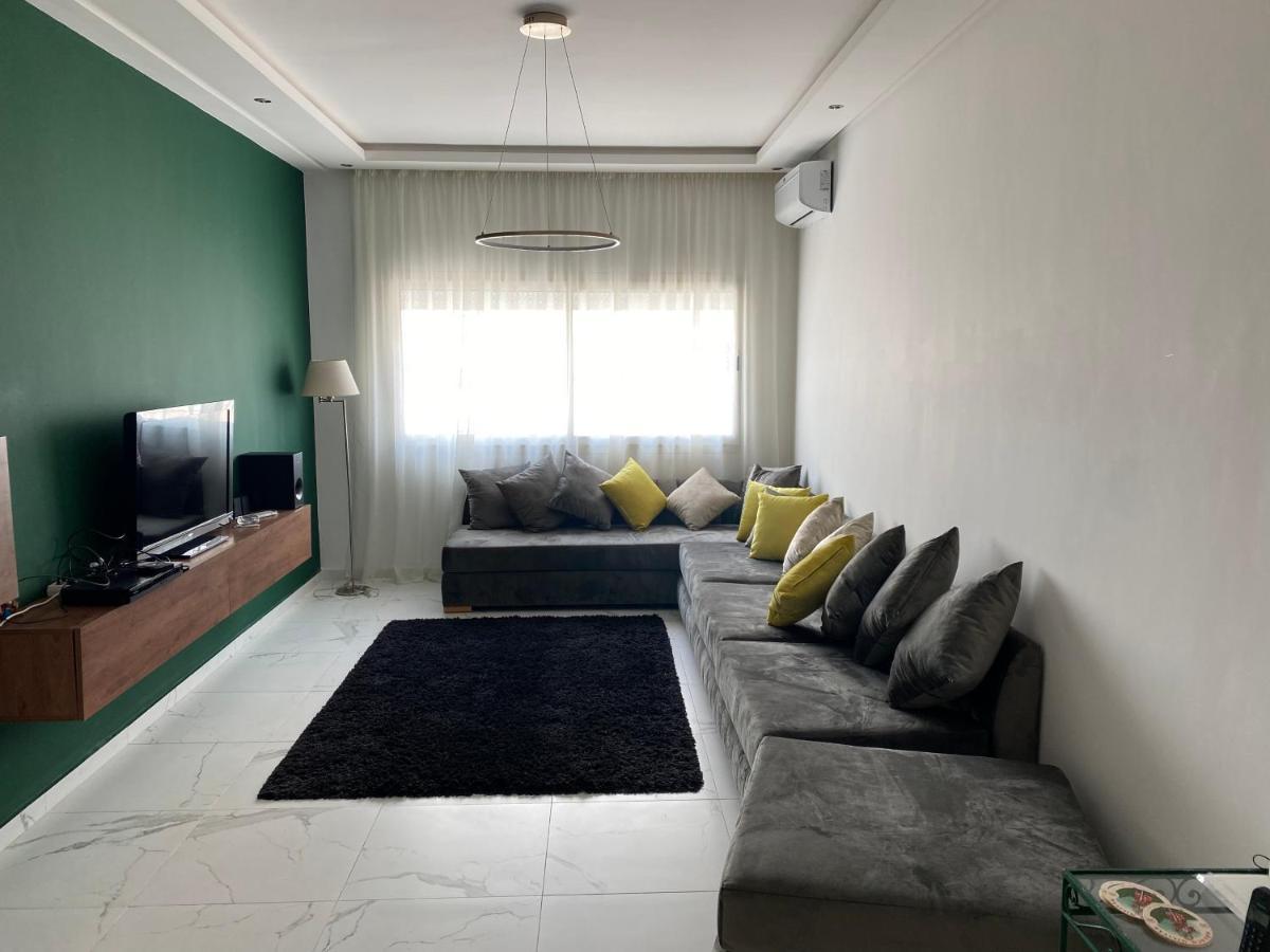 Lovely 4-Bedroom Condo With Pool Rabat Bagian luar foto
