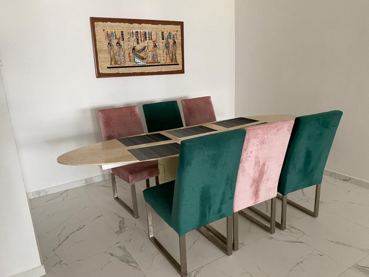 Lovely 4-Bedroom Condo With Pool Rabat Bagian luar foto