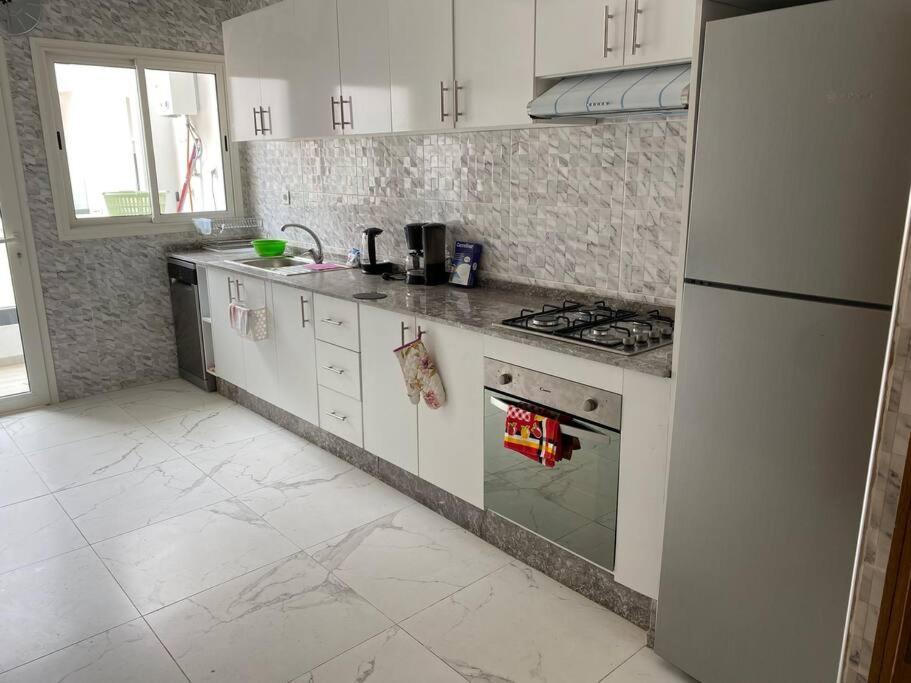 Lovely 4-Bedroom Condo With Pool Rabat Bagian luar foto
